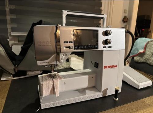 Bernina 570 QE naaimachine met toebehoren