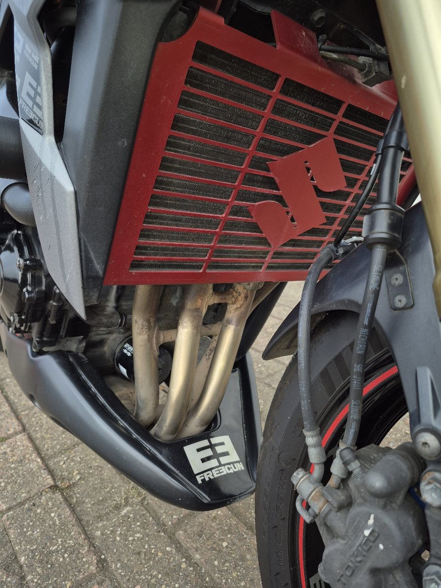 Suzuki GSR750 Freegun edition