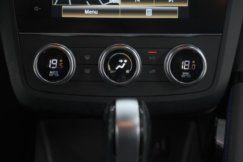 Renault Kadjar tce 140 edc limited | camera | dodehoekdetectie | apple carp