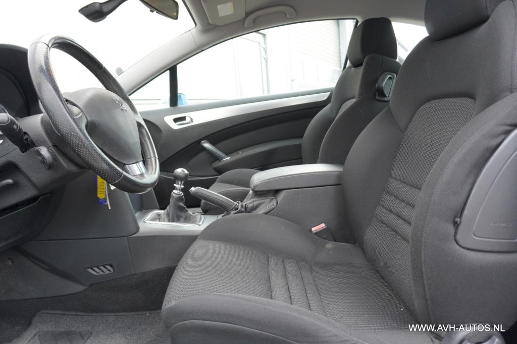 Peugeot 407 coupé 2.2-16v référence