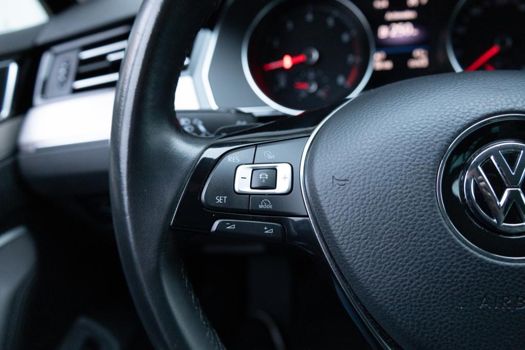 Volkswagen Passat variant 1.8 tsi highline 180 pk nav i trekhaak i acc i ap