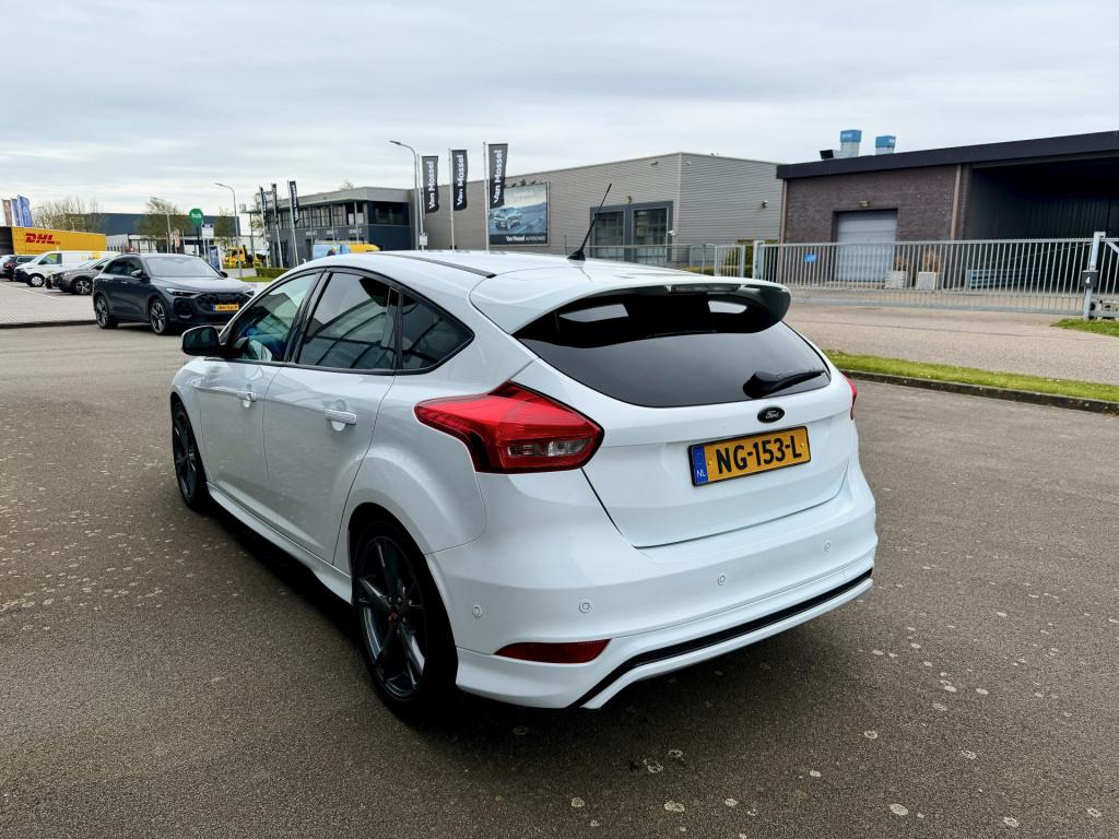 Ford Focus 1.0 st-line navi ecc cruise