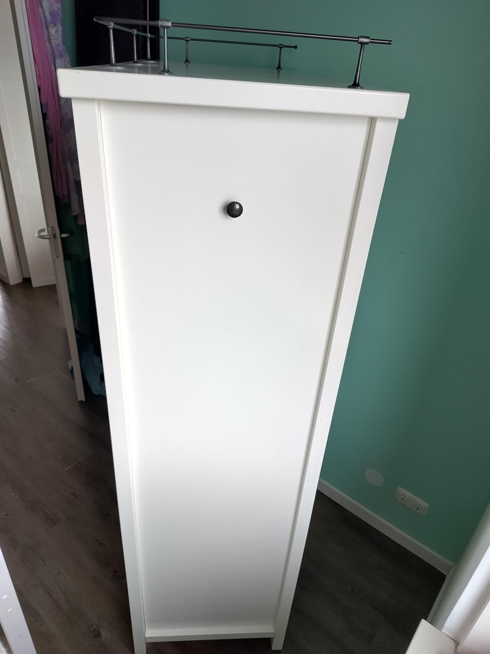 Kwalitatieve kledingkast aangeboden (Ikea Hemnes)