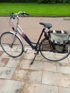Te koop:  dames klus-/opknapfiets (inclusief fietstassen)