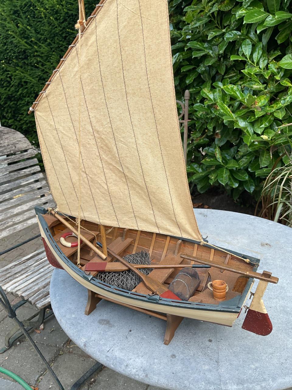 Houten vissersboot model