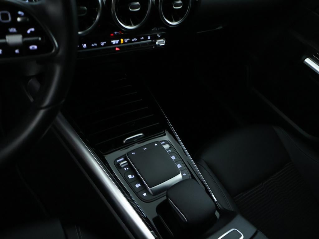 Mercedes-Benz Gla-klasse 250e business solution luxury line apple carplay |