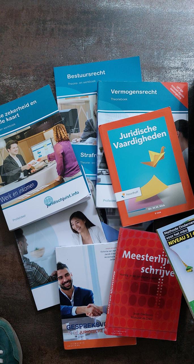 Heel pakket boeken HBO SJD
