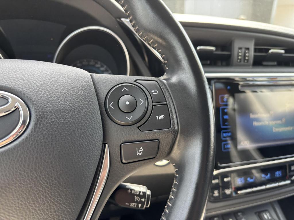 Toyota Auris 1.8 hybrid executive nl-auto!