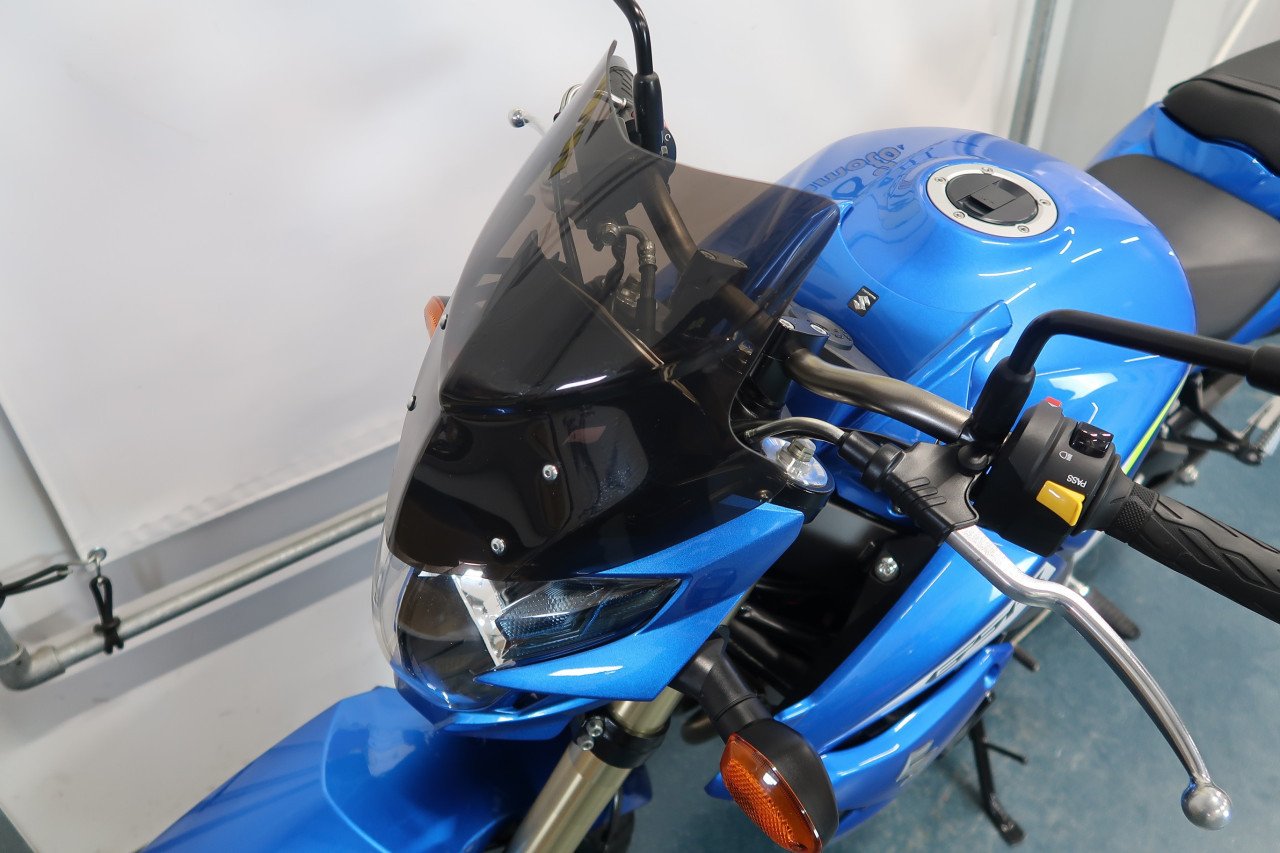 Suzuki GSR750 2016