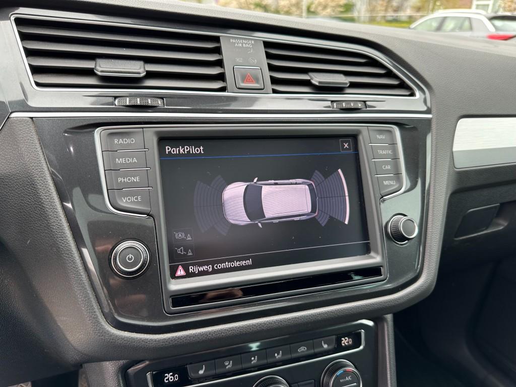 Volkswagen Tiguan 1.4 tsi act connected series r-line panoramadak trekhaak 