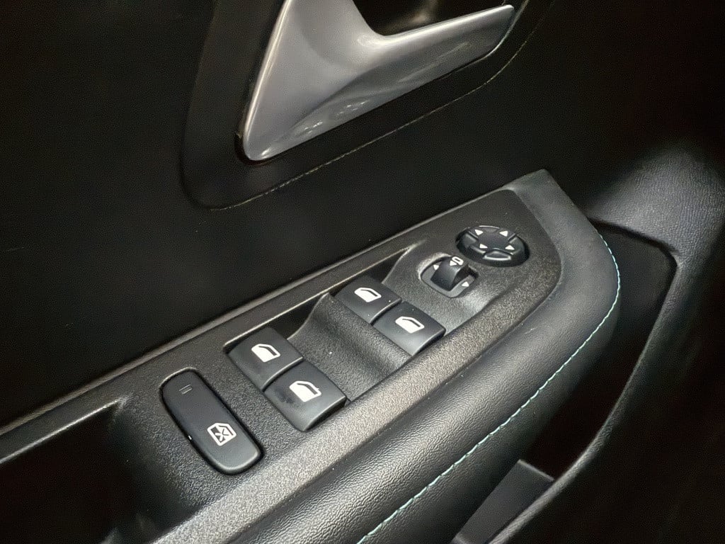 Peugeot 208 1.2t allure // automaat //