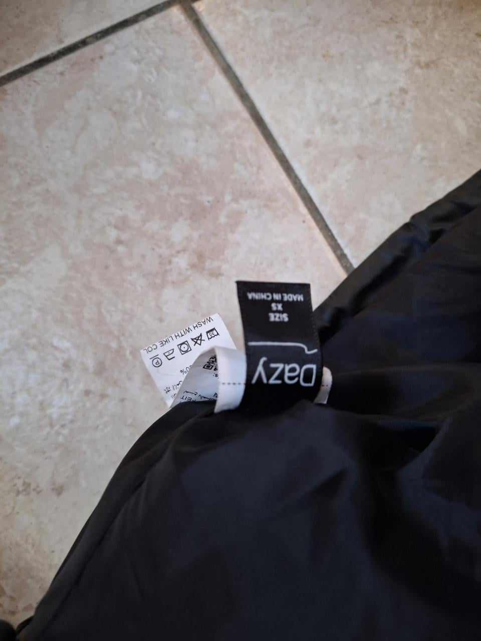 Dazy zwarte puffer jas maat xs