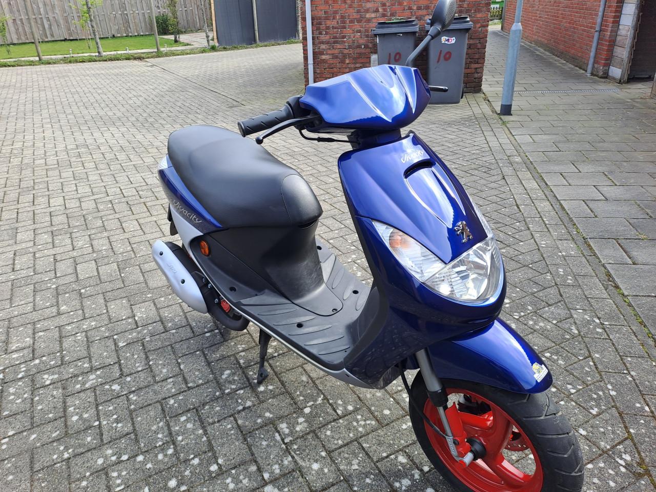 Te koop mooie scooter peugeot vivacity