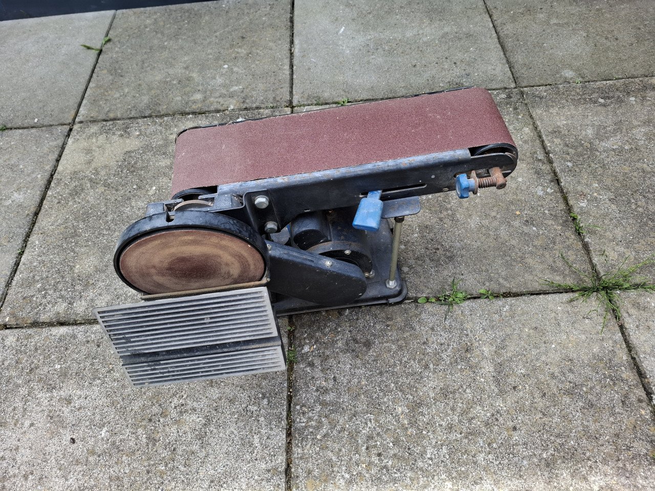 Krachtige bandschuurmachine van Ferm