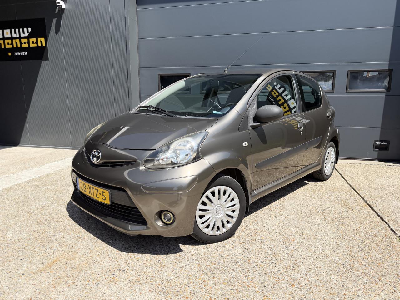 Toyota Aygo 1.0 12V Vvt-i 5DRS 2012 Bruin  Airco Apk Nap Navi