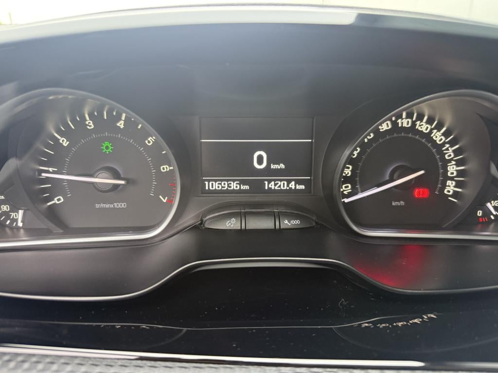 Peugeot 208 1.2 puretech blue lease executive 5-drs