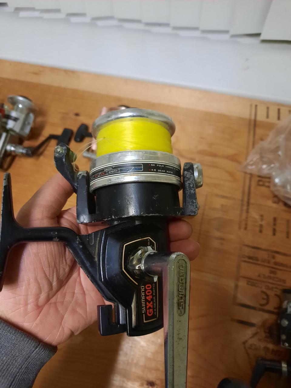 Hengels en molens strandhengel zeehengel boothengel karperhengel vissen