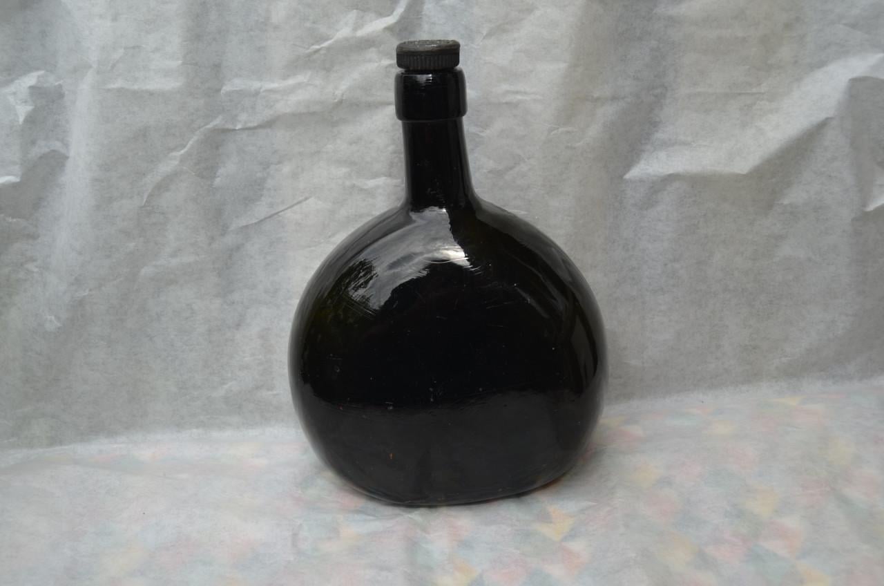 Keystone Burgundy oude decoratieve Austr. wijnflessen 19e eeuws