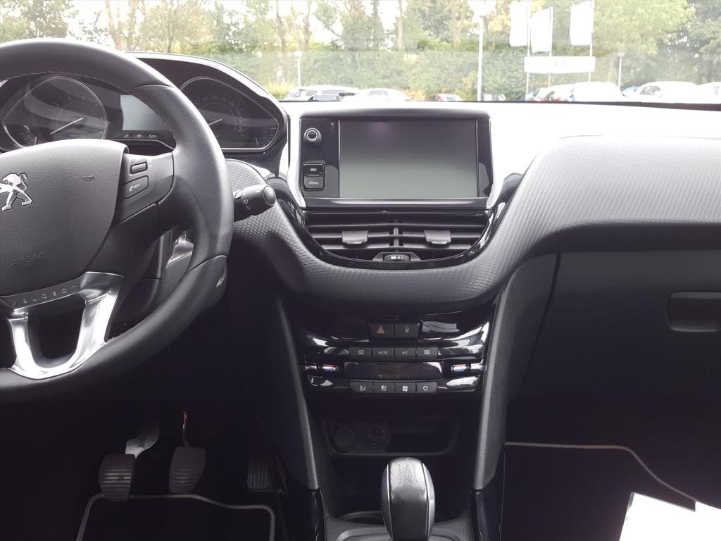 Peugeot 2008 allure1.2 puretech 110pk navigatie | cruise & climate control 