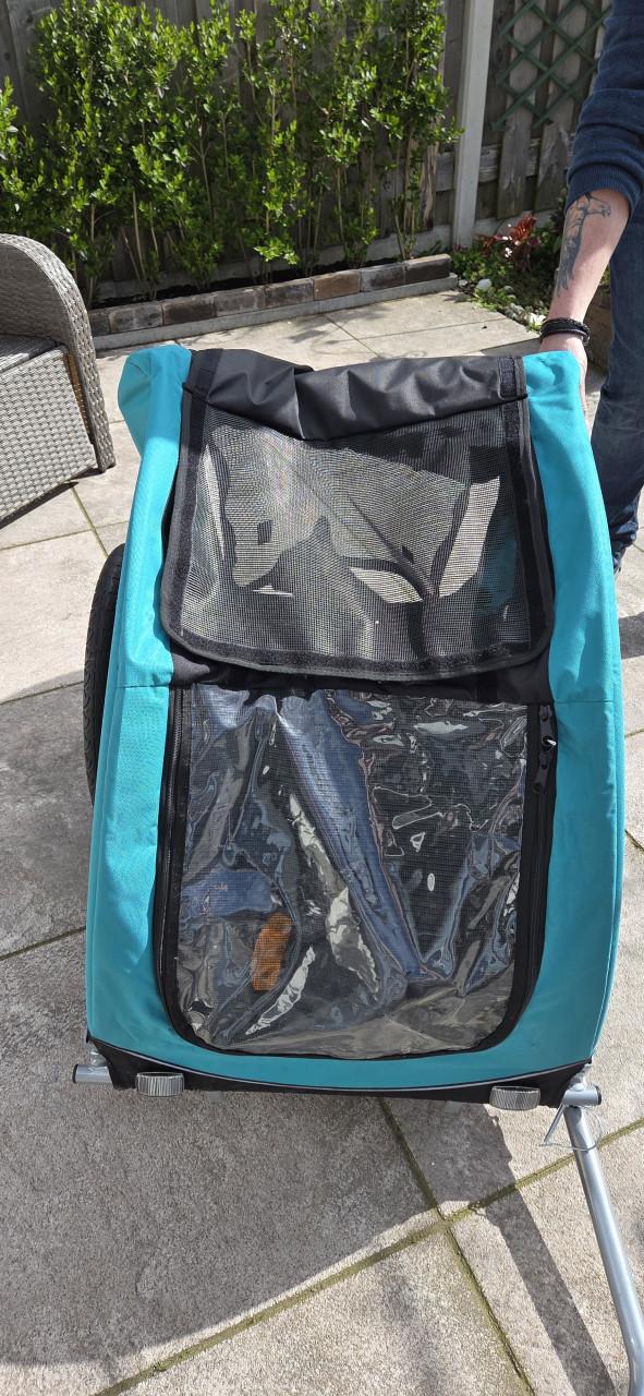 Hondenfietskar  merk Trixi( zo goed als nieuw)