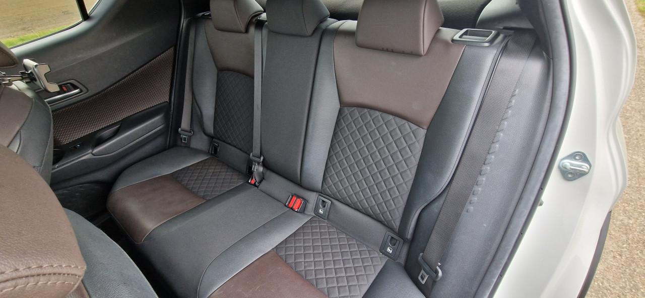 Toyota chr 1.8 hybride bi-tone plus,trekhaak,leder,led