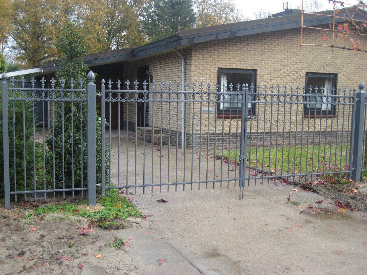 GEBRUIKTE INRIJPOORT 2e hands poort 450 cm breed.