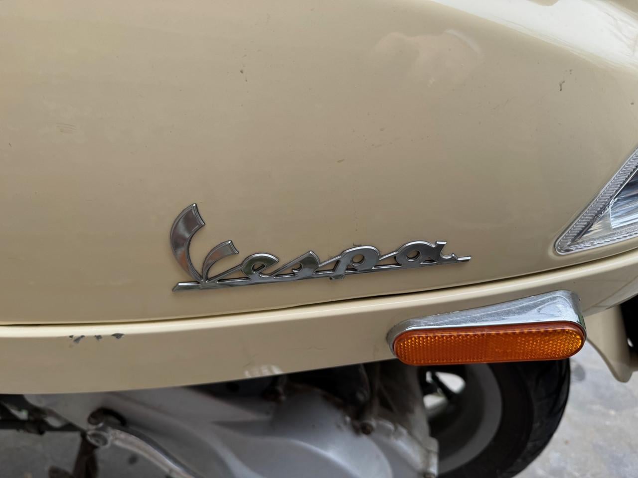 Hele mooie Vespa Piaggio c38, bruin lederen zadel uit 2010