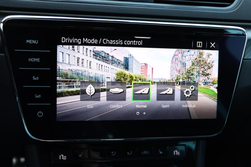 Skoda Superb combi 1.4 tsi iv sportline 218pk dsg6 soh 92,2 %