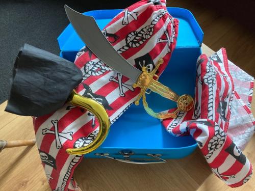 Speelgoed/verkleedkleding + accesoires