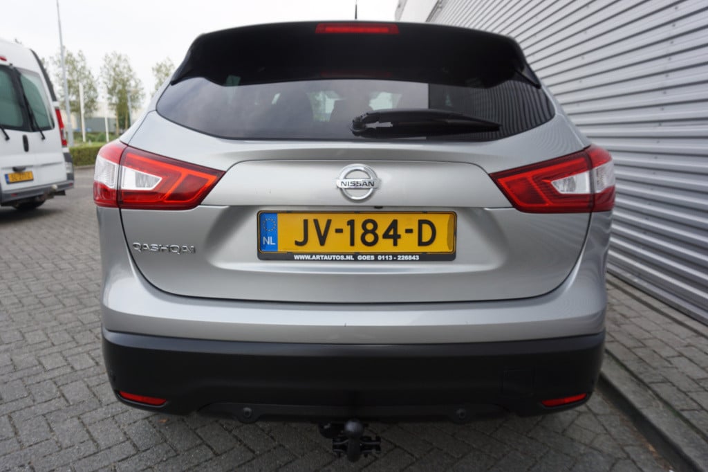 Nissan Qashqai 1.2 n-connecta airco / navi / camera / cruise / pano / trekh