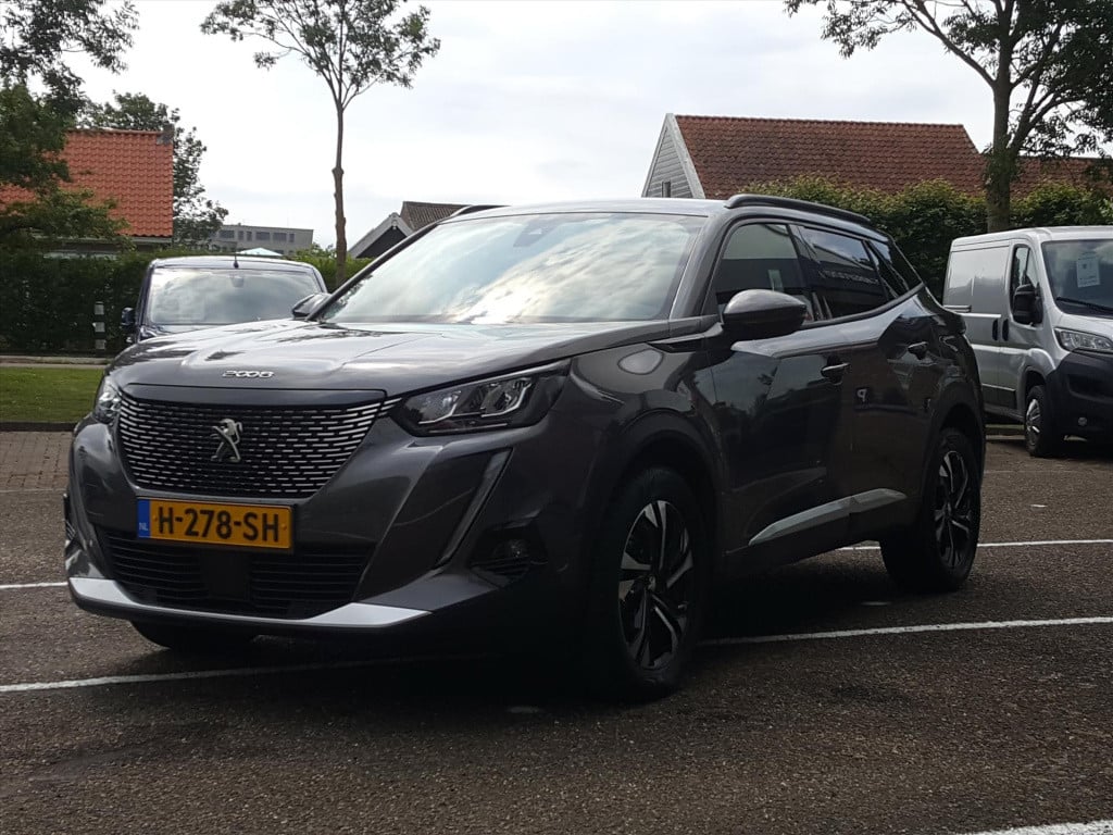 Peugeot 2008 1.2 puretech 100pk allure navigatie | trekhaak | cruise & clim
