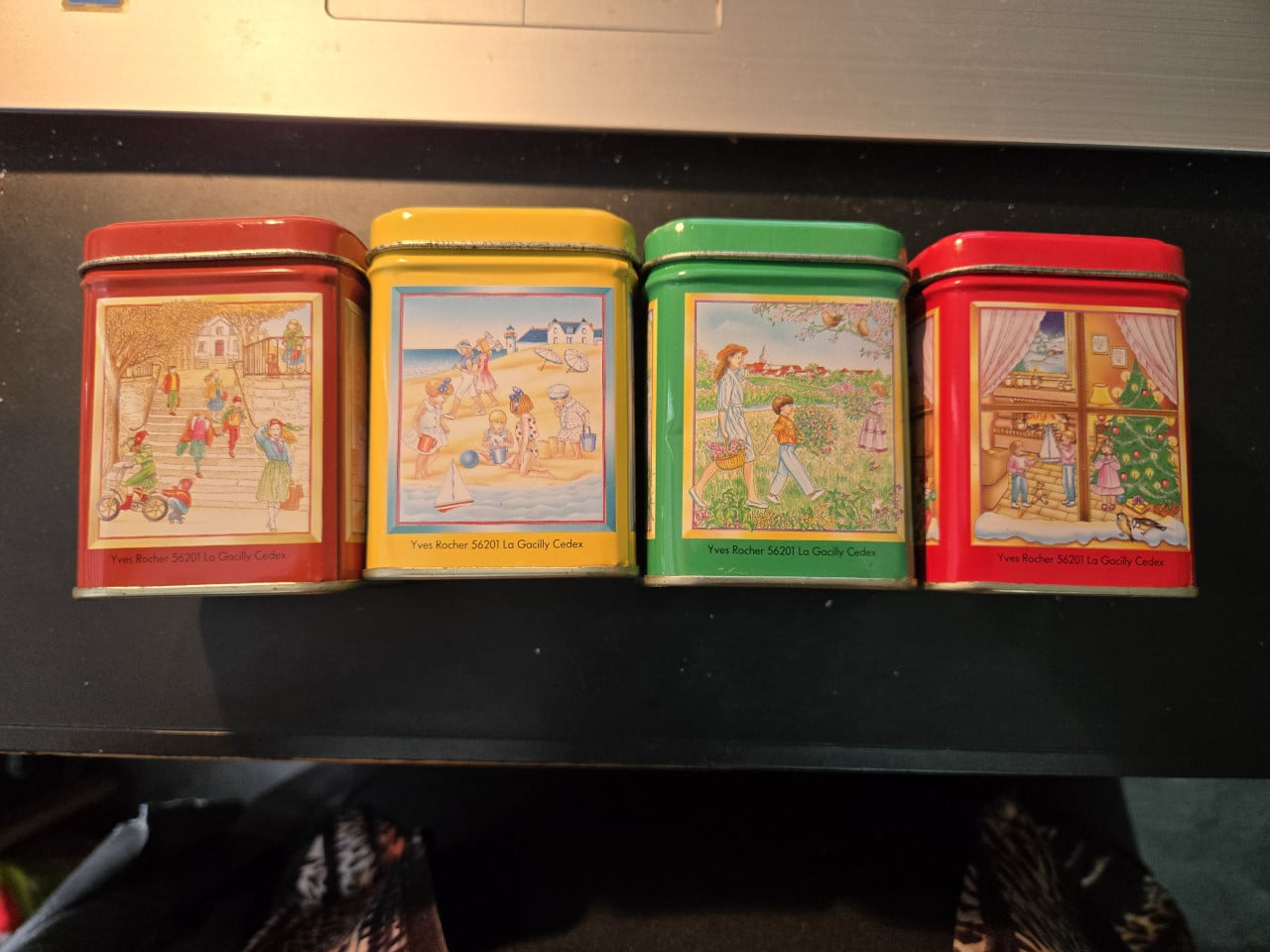 4 vintage metalen blikken met afbeeldingen van de vier seizoenen