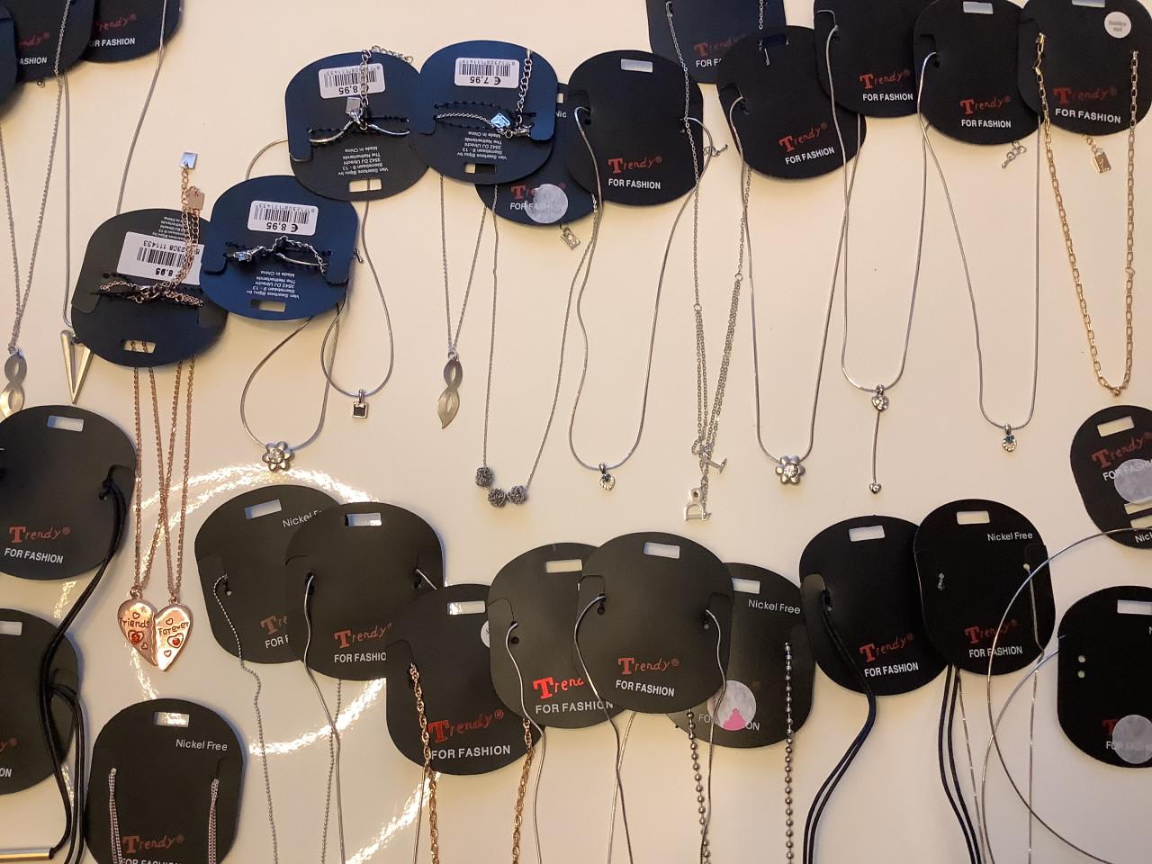 Partij kettingen. ( partij 56)