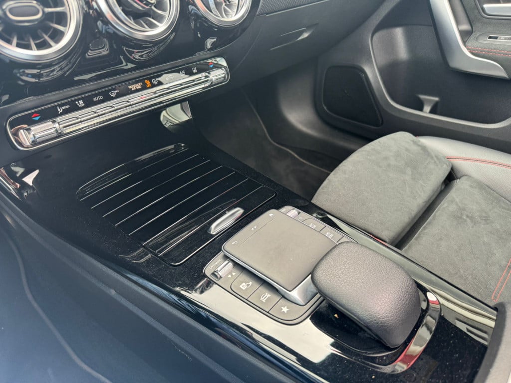 Mercedes-Benz A-Klasse 250 e business solution amg limited