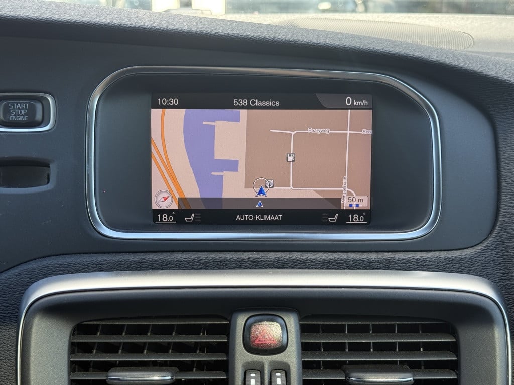 Volvo V40 t3 153pk aut6 polar+ sport| panodak| camera| h&k sound| keyless|