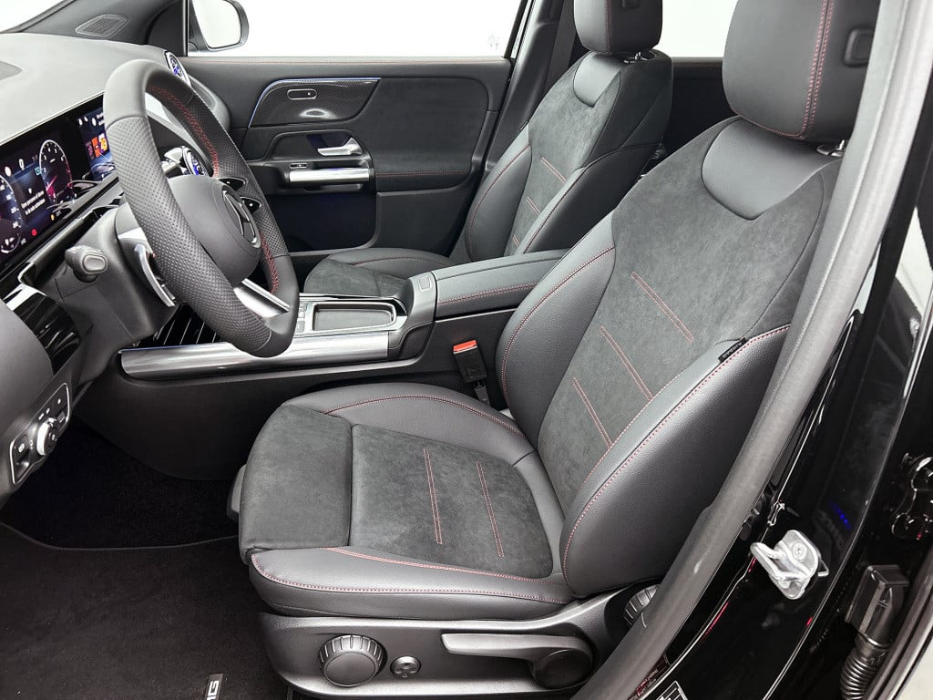 Mercedes-Benz Gla-klasse 180 business solution amg | trekhaak | parkeerpakk