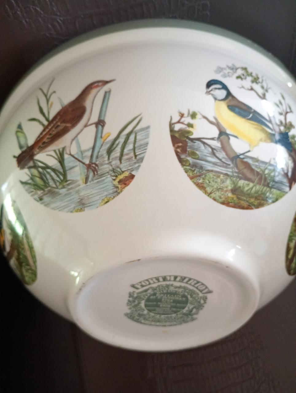 Schaal met vogelafbeeldingen