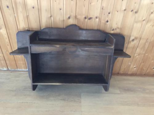 Ophangrekje van donker hout