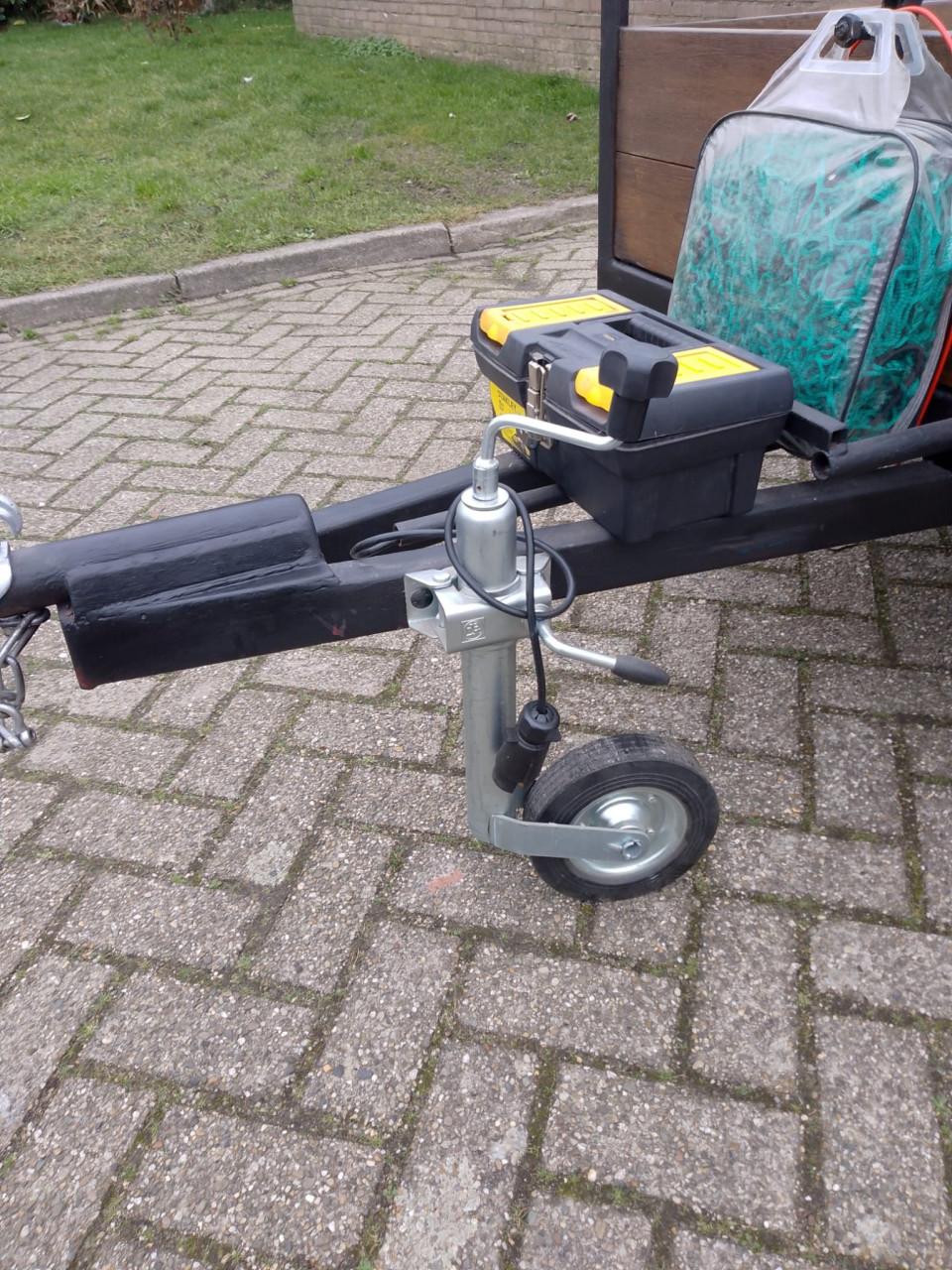 Nette aanhanger met frame - klaar voor gebruik!