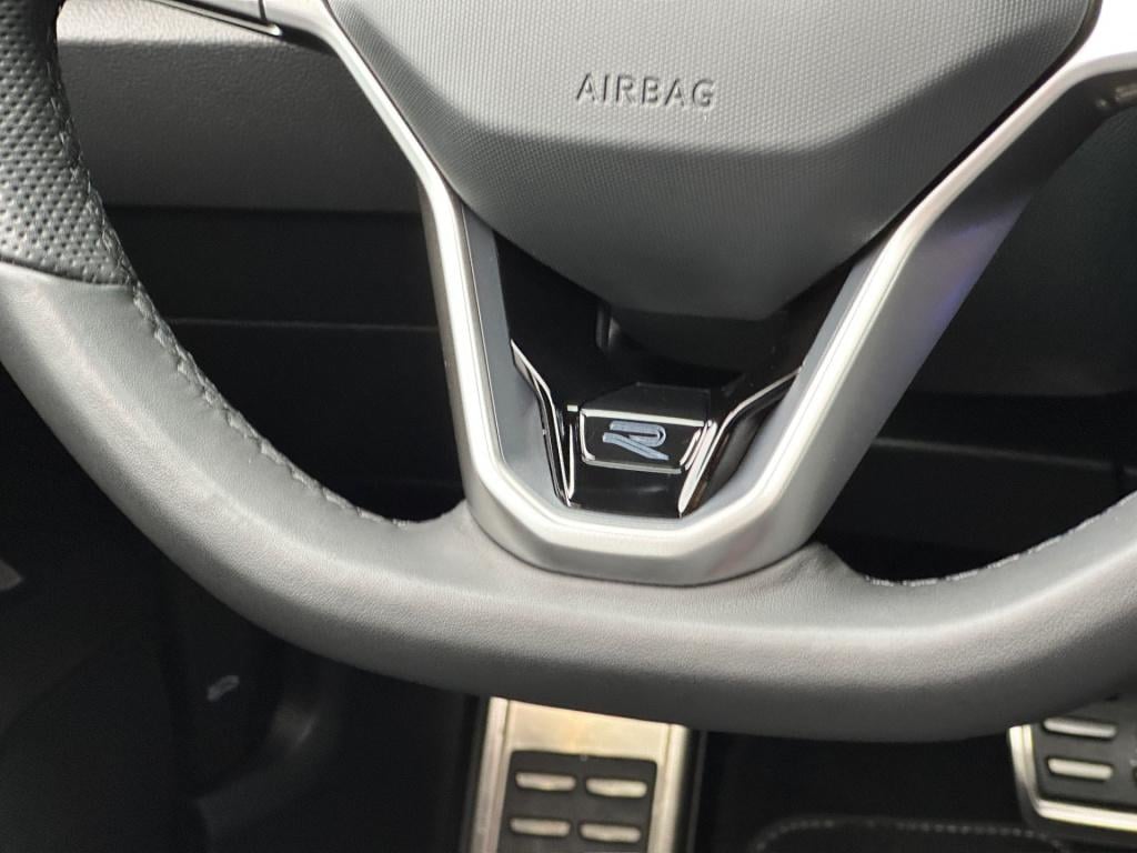 Volkswagen T-roc 1.5 tsi r-line | black style | panoramadak | 19 inch | cam