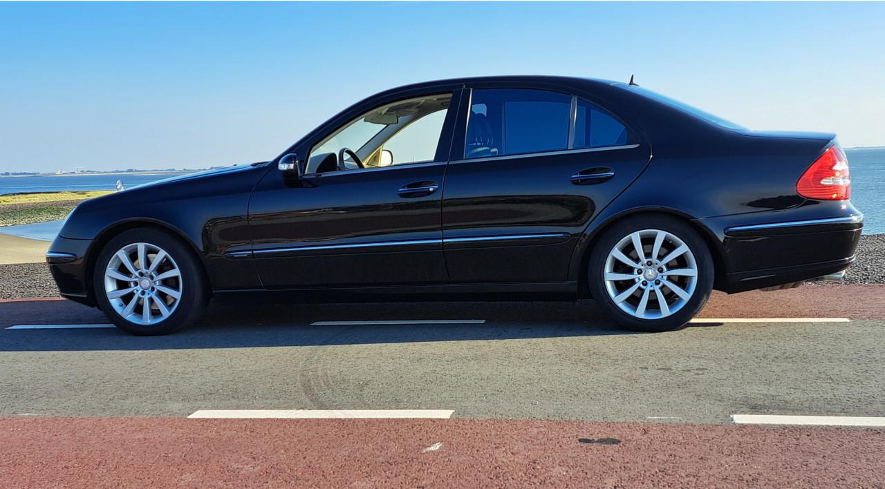 Mercedes E500 Diep Zwart 2004 287.200 km € 5.500