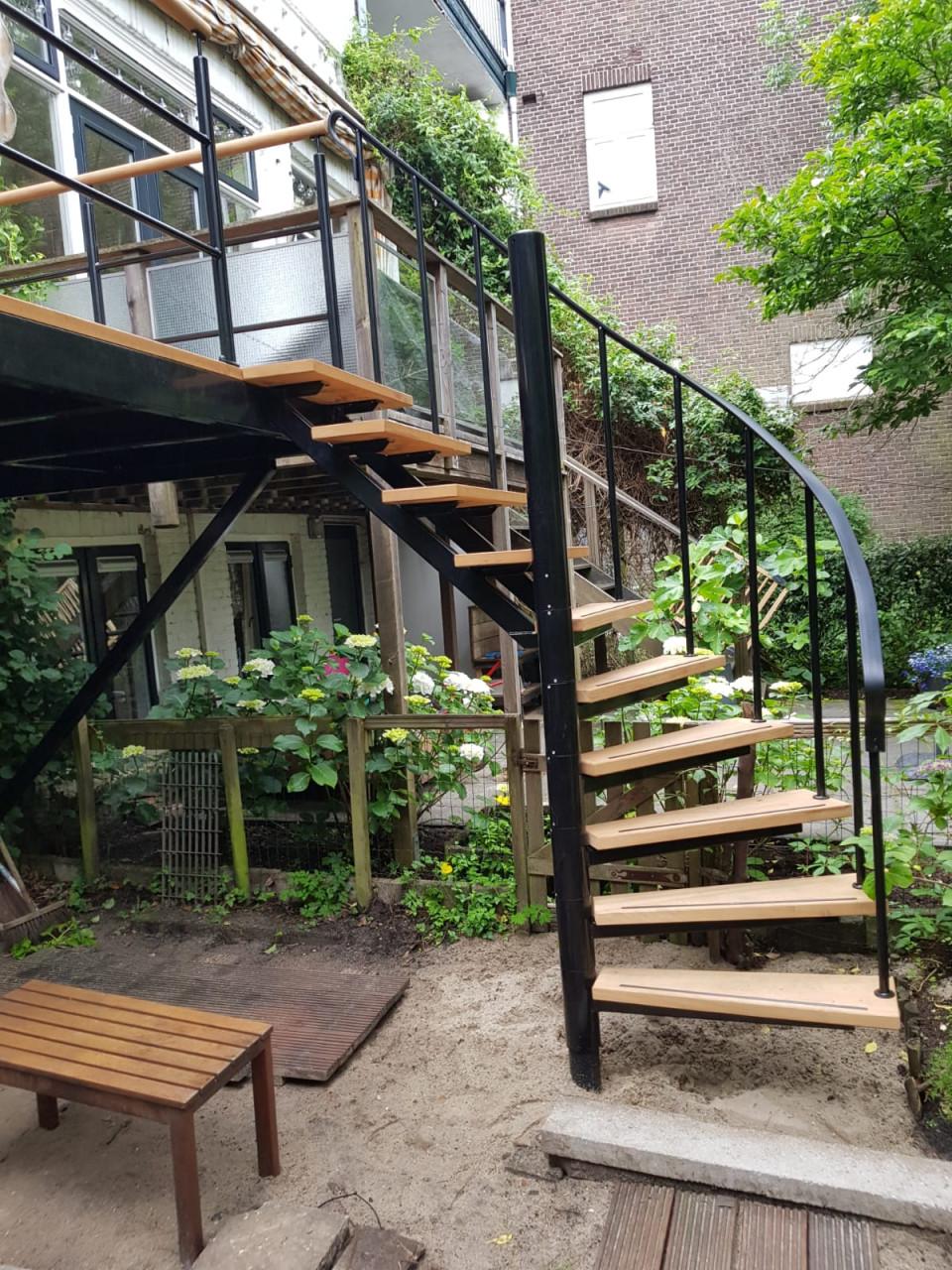 Stalen Kwartslagtrappen op maat – Compact & Stijlvol