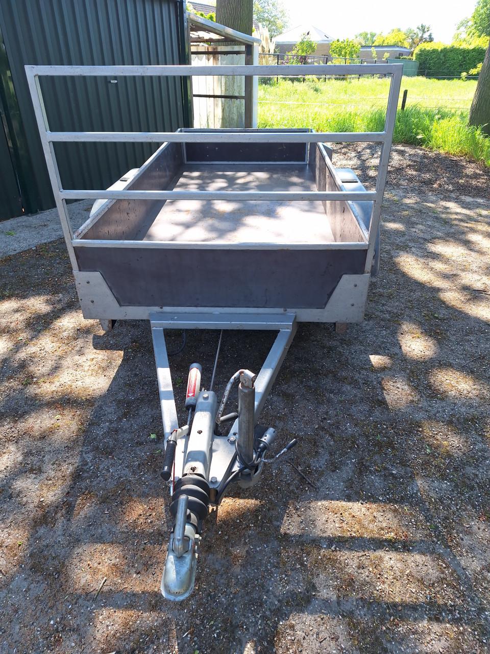 Hapert  dubbel as aanhangwagen geremd