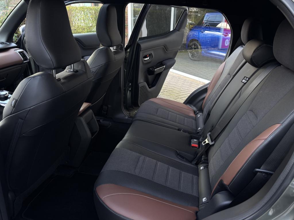 Suzuki E Vitara style 61 kwh