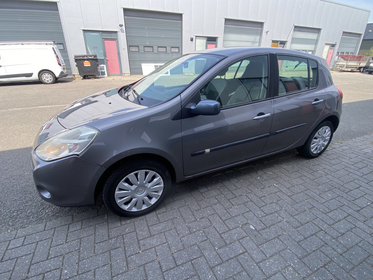 Leuke Renault Clio (2011-175000km) voor leuk prijsje!