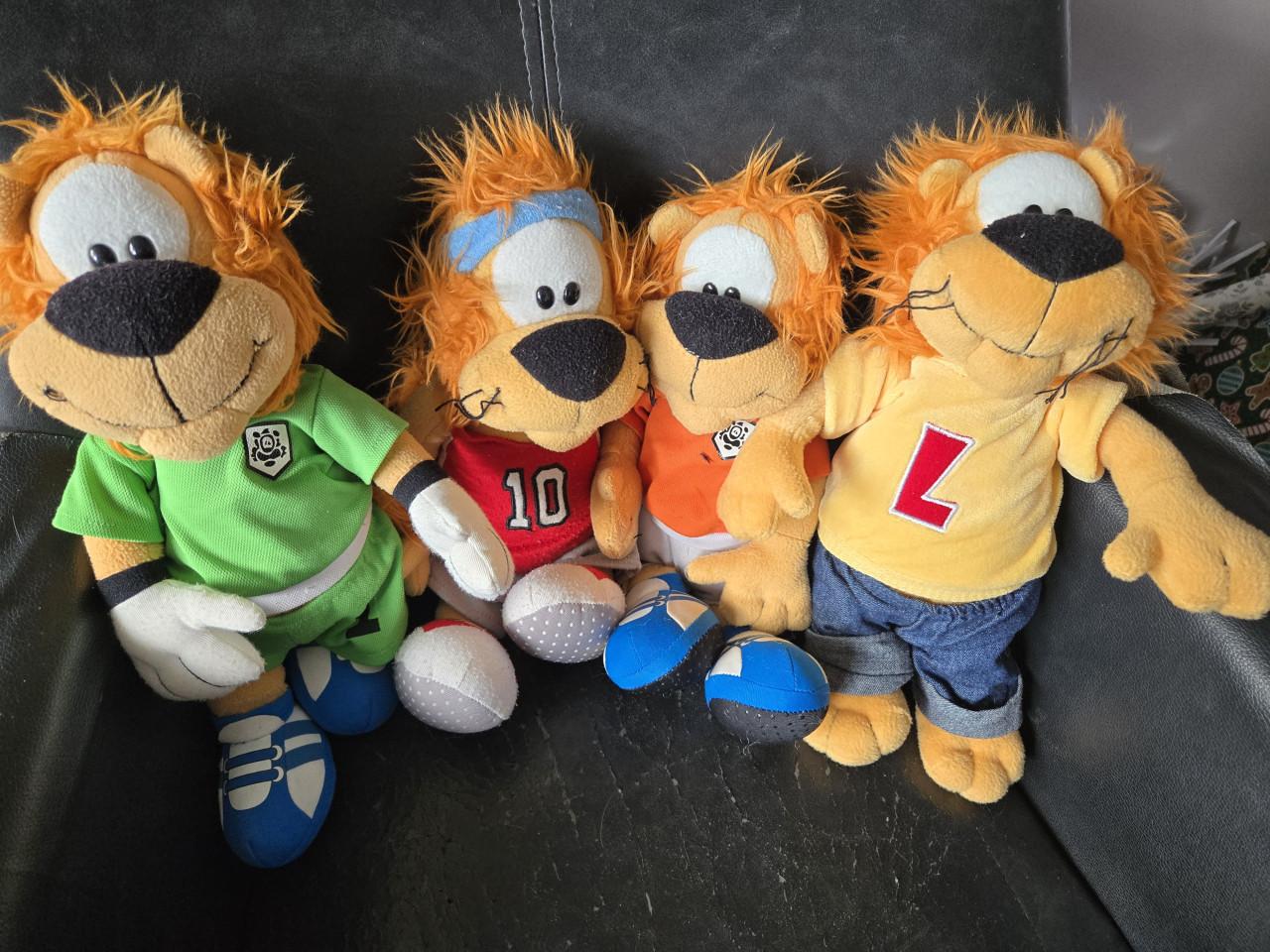 4 Loekie knuffels