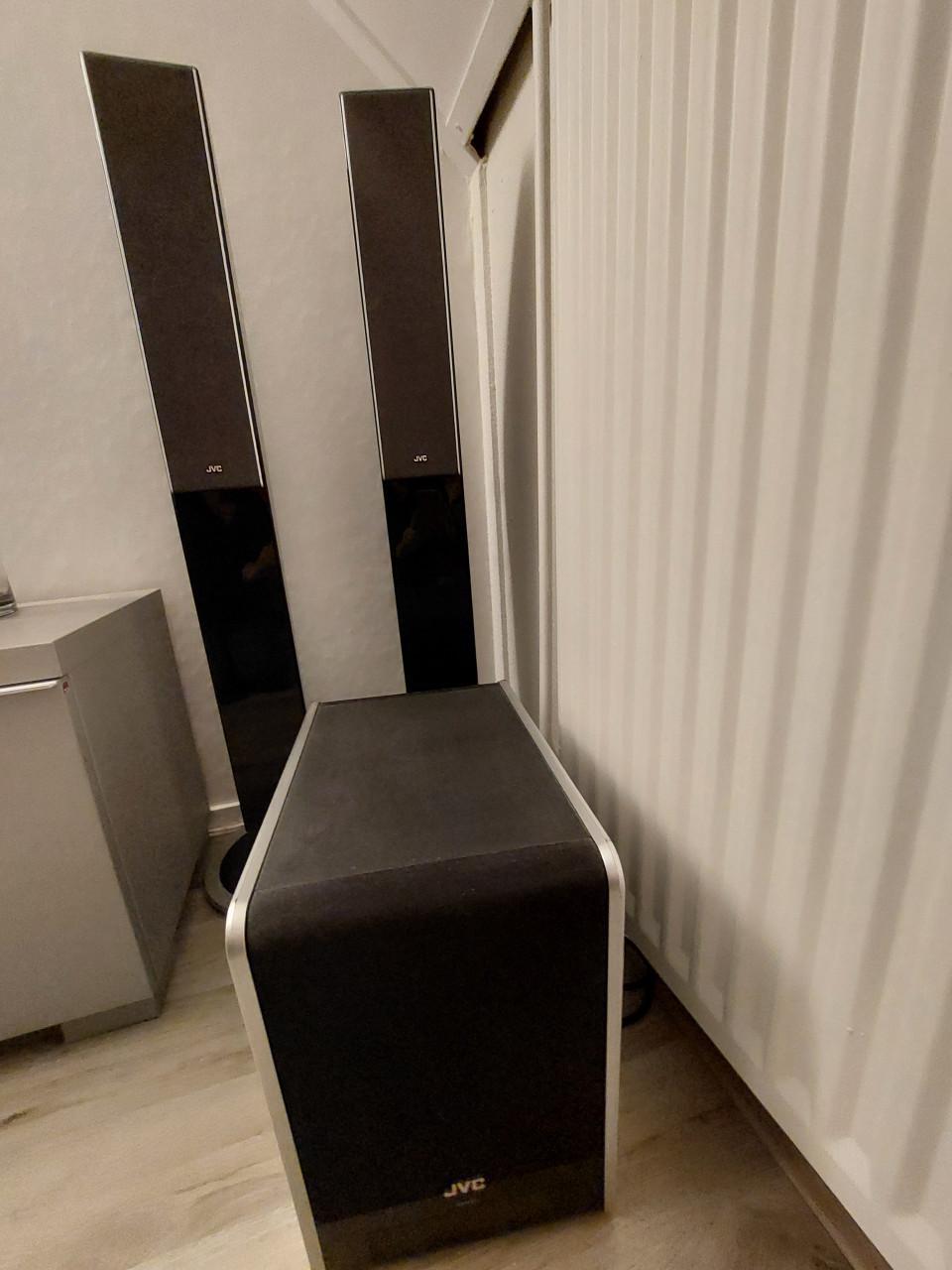 TV+Soundbar + Subwoofer + 2 Speakers + Audio/DVD/CD-speler