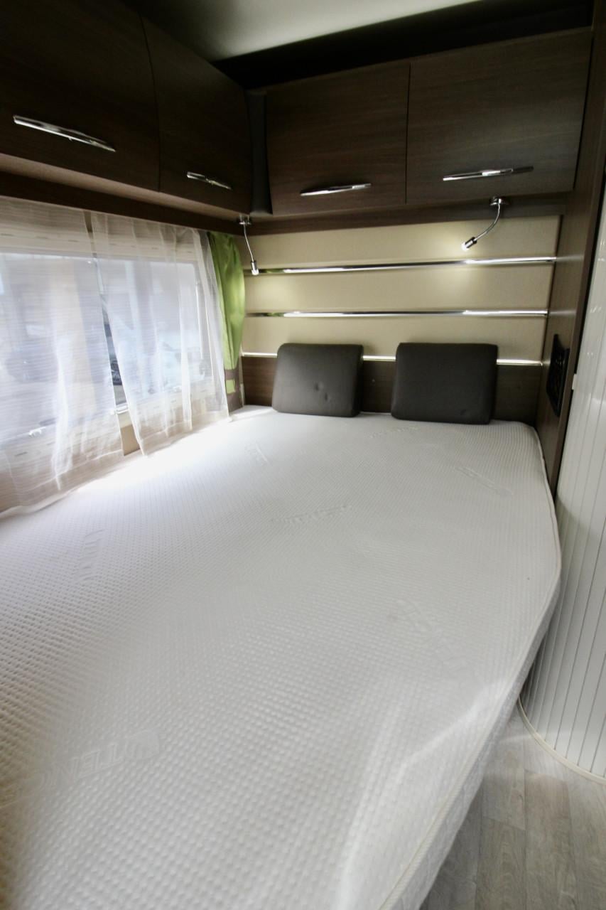 Chausson Welcome 625 (Vast bed + Hefbed, zeer netjes, Euro 5)
