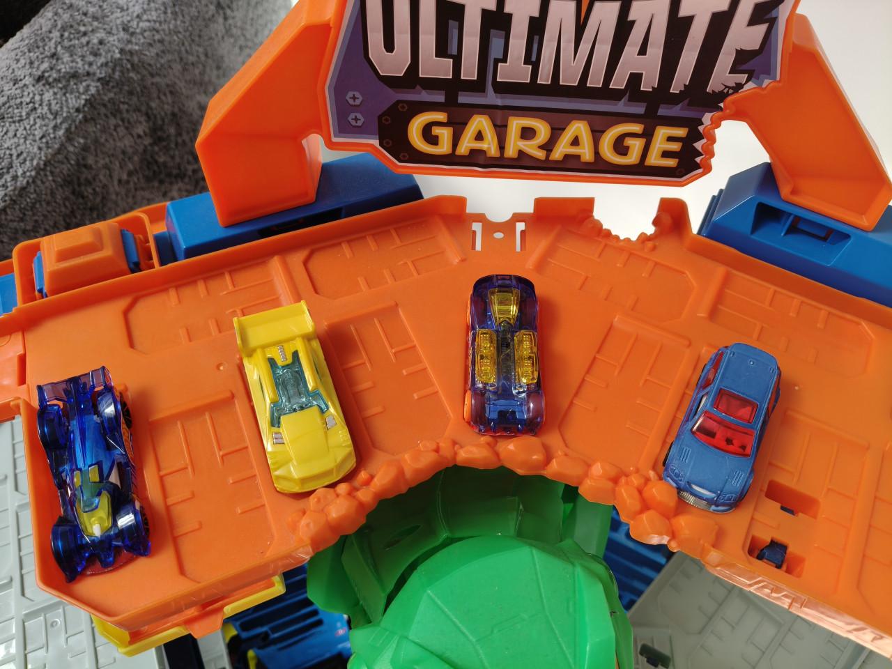 Hot wheels garage dino