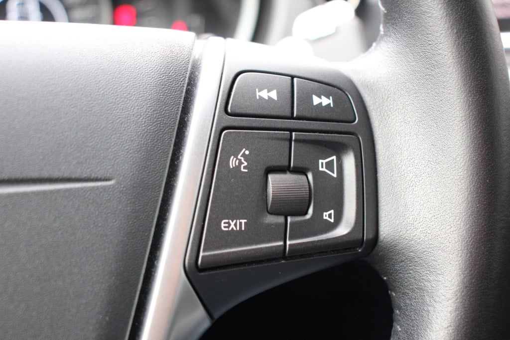 Volvo V40 2.0 t2 momentum - full led - navi - clima - half leder - 1e eig -